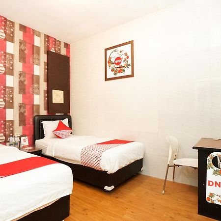 Oyo 425 Mojokerto Guesthouse Esterno foto