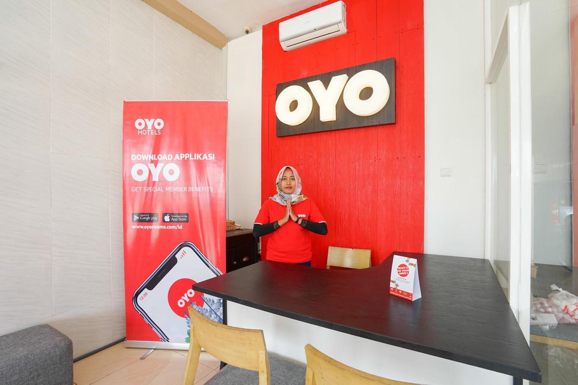 Oyo 425 Mojokerto Guesthouse Esterno foto