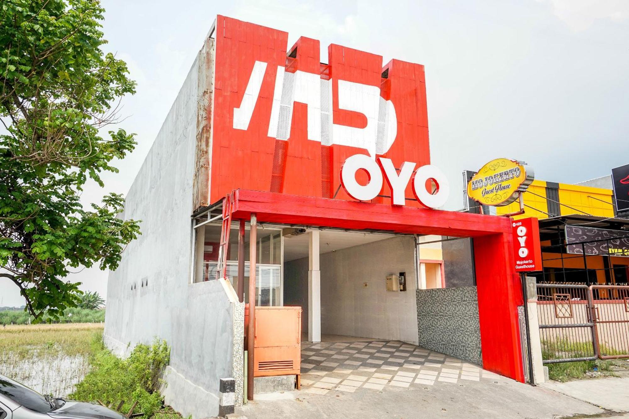 Oyo 425 Mojokerto Guesthouse Esterno foto
