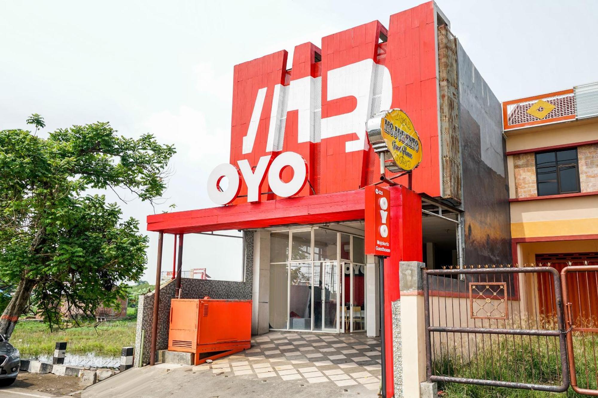 Oyo 425 Mojokerto Guesthouse Esterno foto